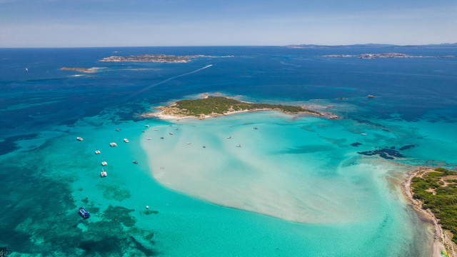 Découvrez les Locations de Qualité de l'agence Immobilière Sperone en Corse du Sud : Un Paradis pour les Amateurs de Sports de Glisse