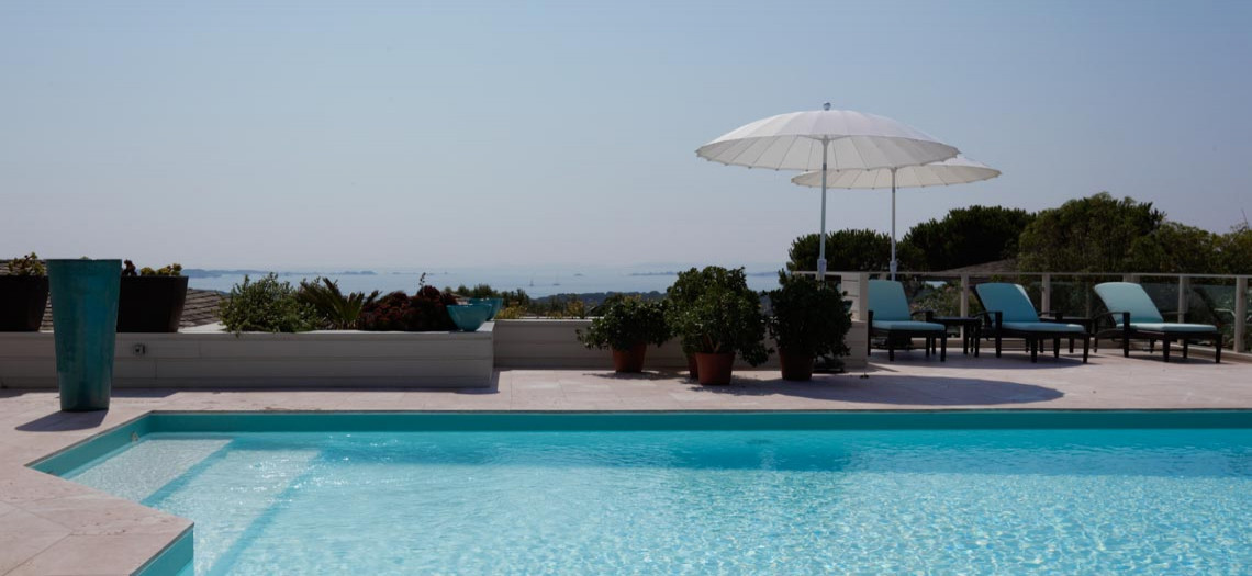 Bonifacio - Sperone, Rouge corail, <p>Cette grande villa moderne située sur...