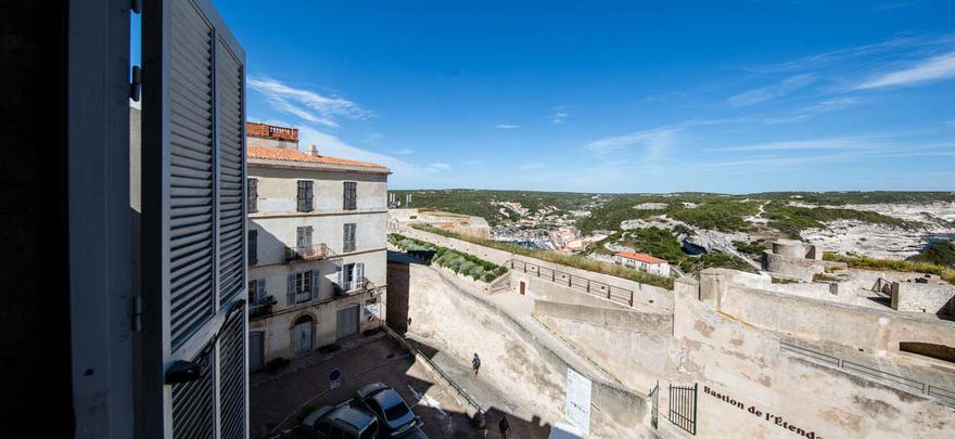 Bonifacio - Citadelle, 3-room flat, <p>In the Old Town area, flat to be refu...