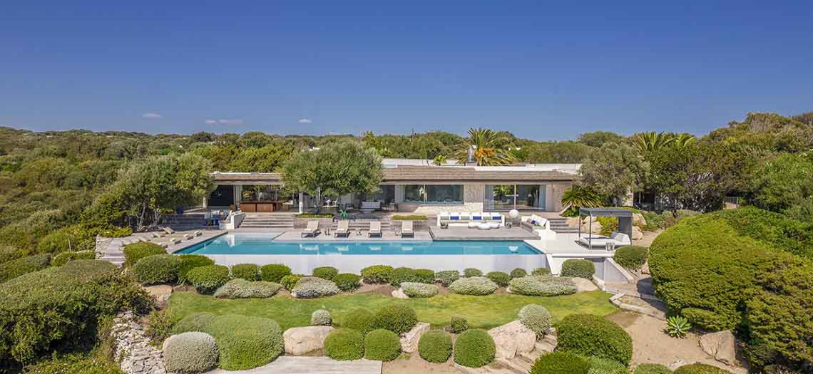 Bonifacio - Bancarello, Cala Grande, <p>This recent contemporary villa with m...