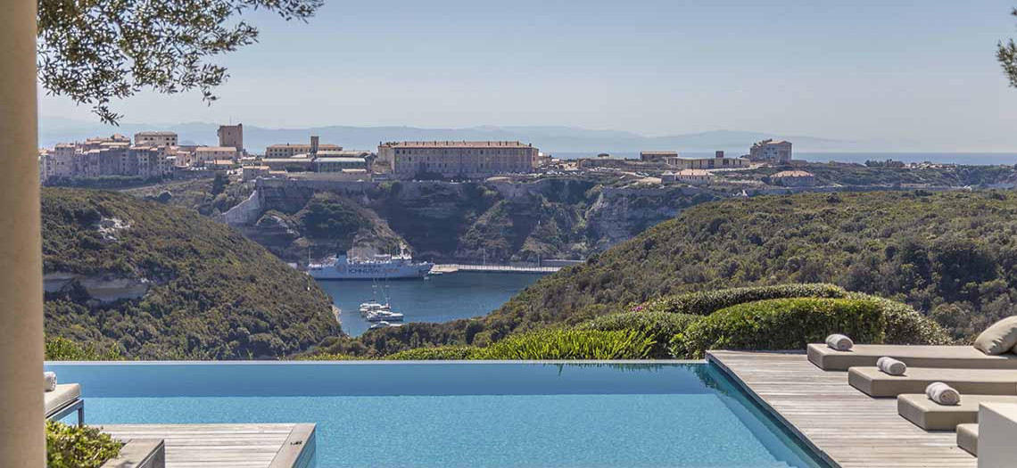 Bonifacio - Bancarello, Cala Grande, <p>This recent contemporary villa with m...